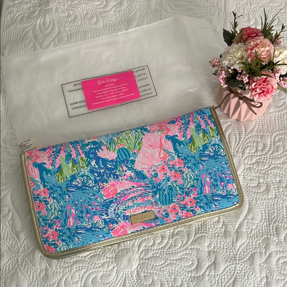 Lilly Pulitzer Travel Organizer in Print Fished My Wish, NWT.